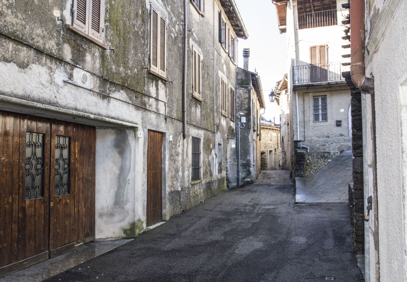 Ferienwohnung in Montegrino Valtravaglia - Cascina Cadorna 1