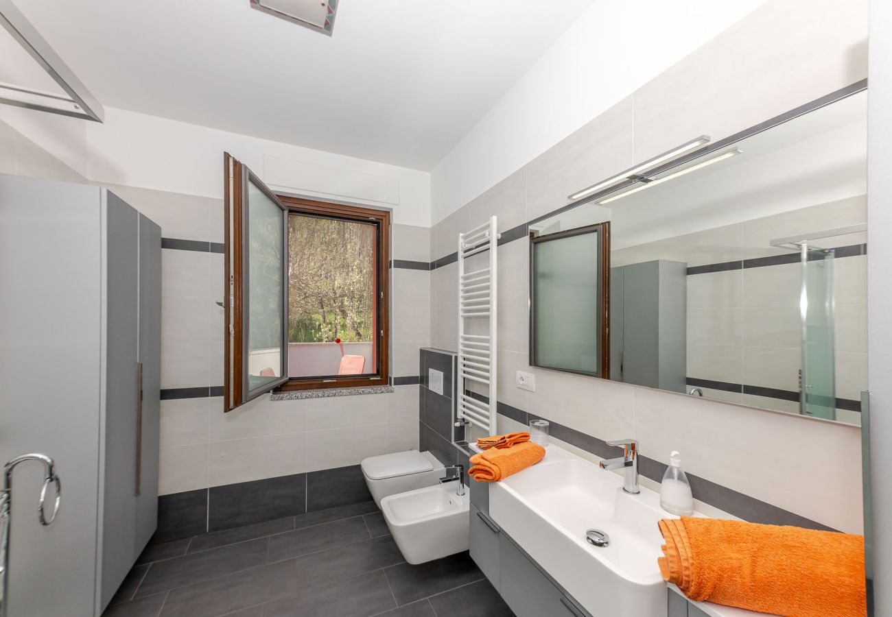 Apartment in Germignaga - Casa Elena - Beautiful lake view - Cod. 0001