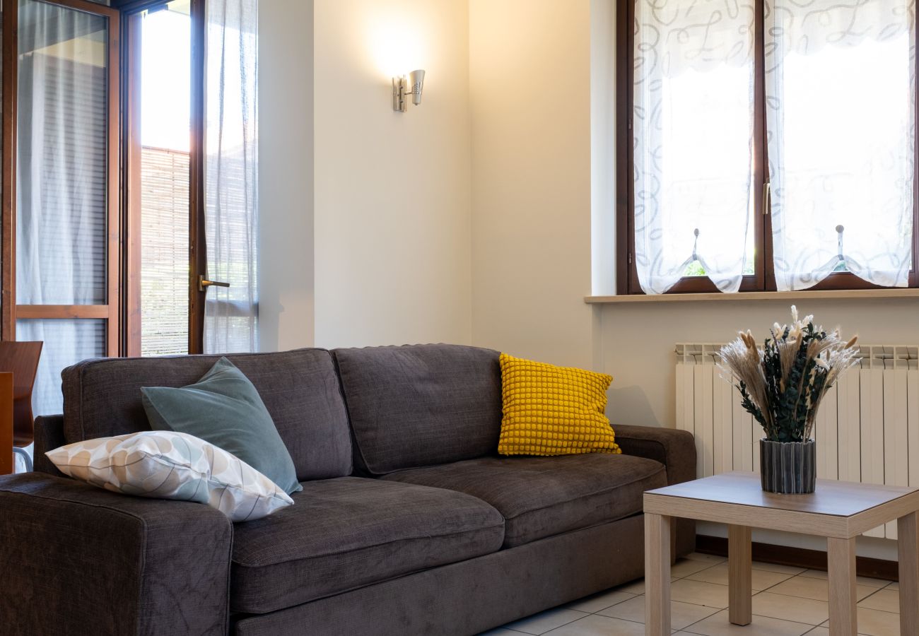 Apartment in Porto Valtravaglia - Flat Margherita